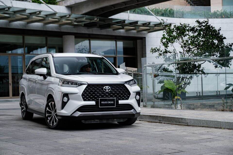 Toyota Veloz Cross 2023 lắp ráp có thay đổi gì so với bản nhập Indonesia?