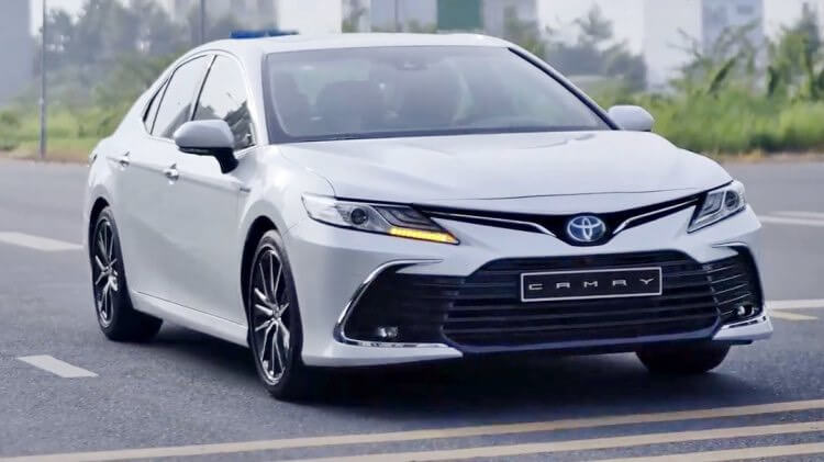 Toyota Camry 2023: Giá lăn bánh, thông số kỹ thuật và ưu đãi